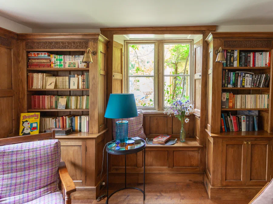 Arts & Crafts Library in the Cotswolds