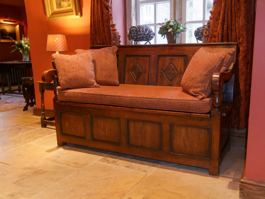 Oak settle with a panelled back and a panelled box base