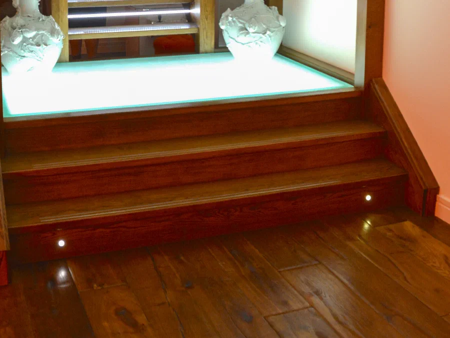 Contemporary staircase with oak and glass balustrade