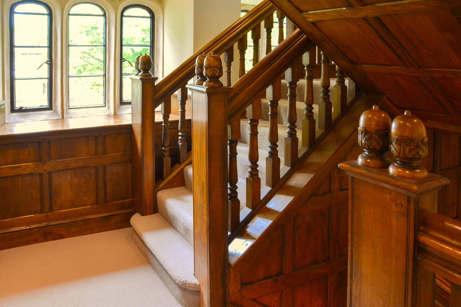 Oak staircase and panelling made for a period commercial office in Oxfordshire