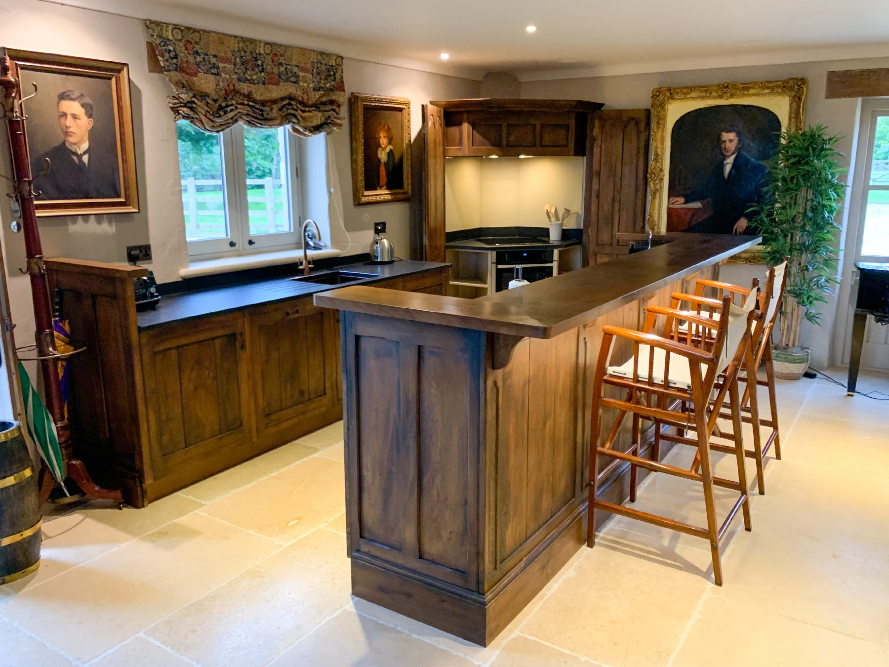 Traditional timber kitchen arranged around a broad breakfast bar
