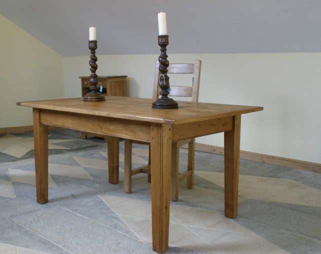 farmhouse table with tapered legs