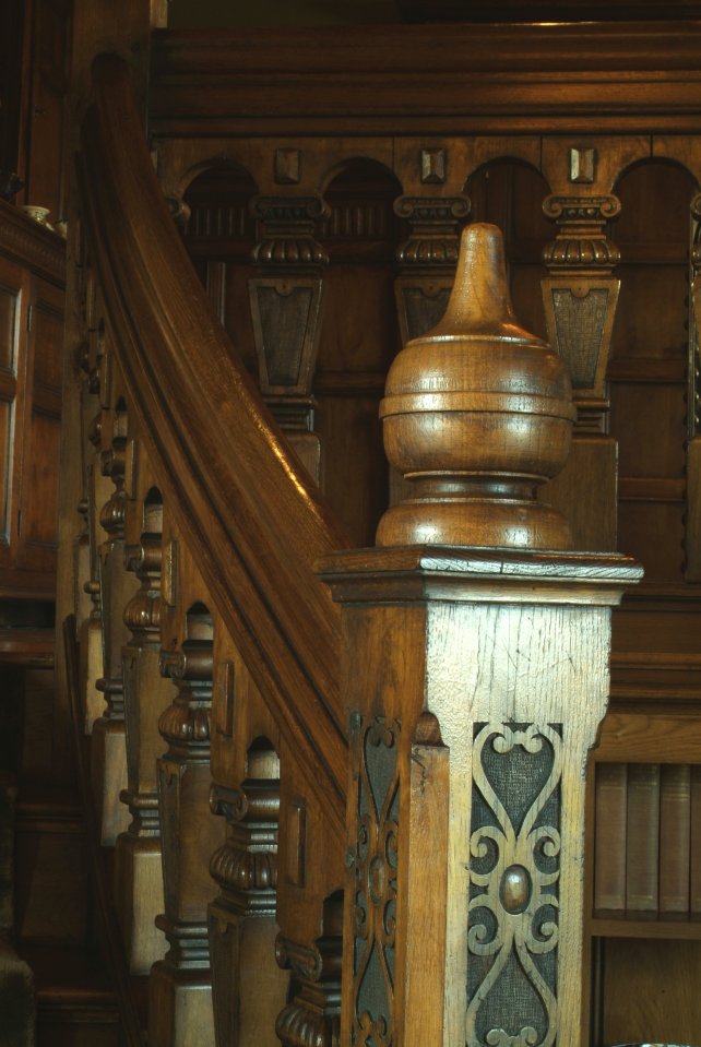 solid oak sweeping handrail, hand turned balusters and finials, double scrolled hand carved newel posts 