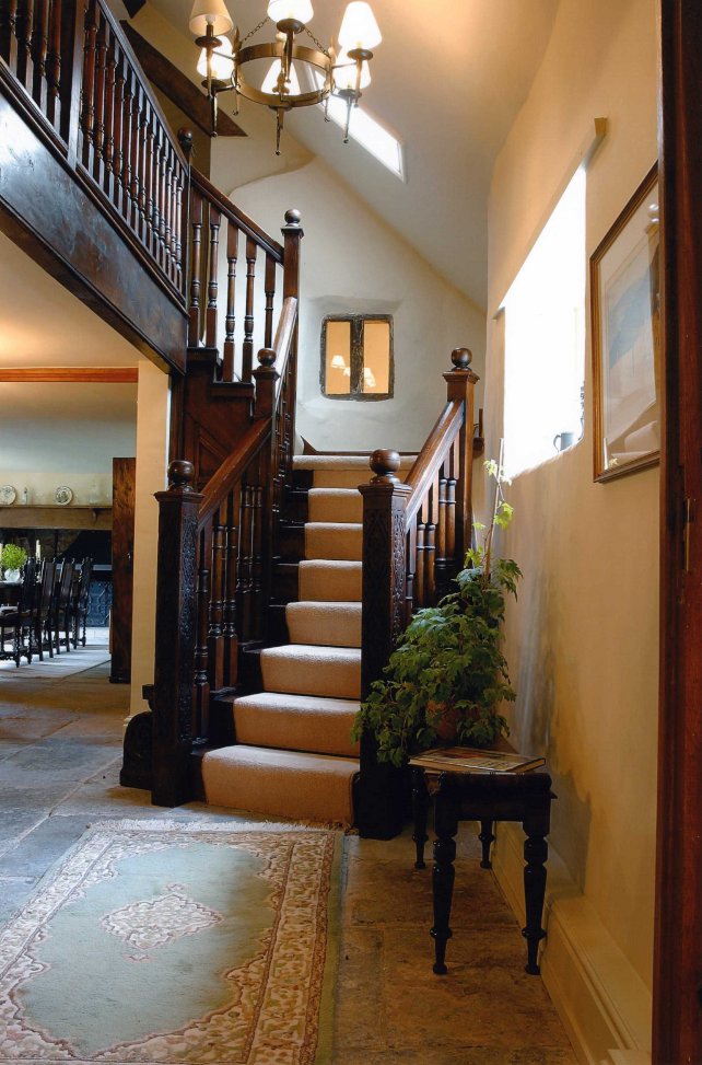oak staircase with carved handrail and finials, oak spindles, gallery landing