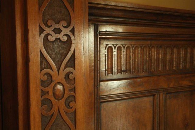 detailing of carved pilasters and fluted freize