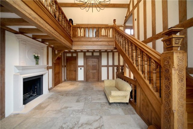 solid oak staircase, hand turned spindles, handrail and gallery landing